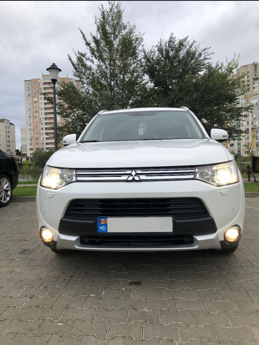 Mitsubishi Outlander foto 1