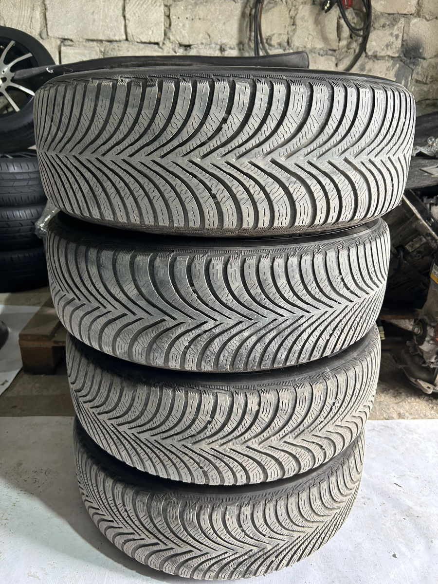 205/60 R16 Michelin foto 0