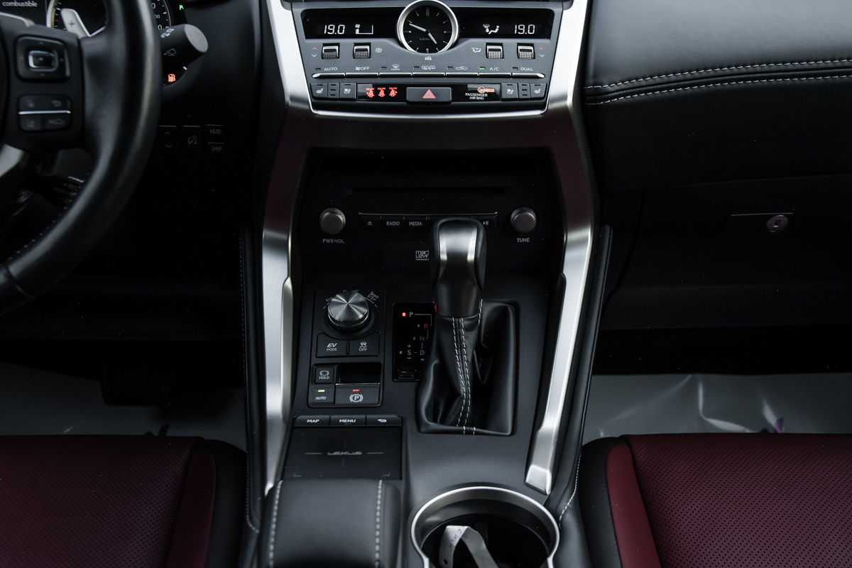 Lexus NX Series фото 12