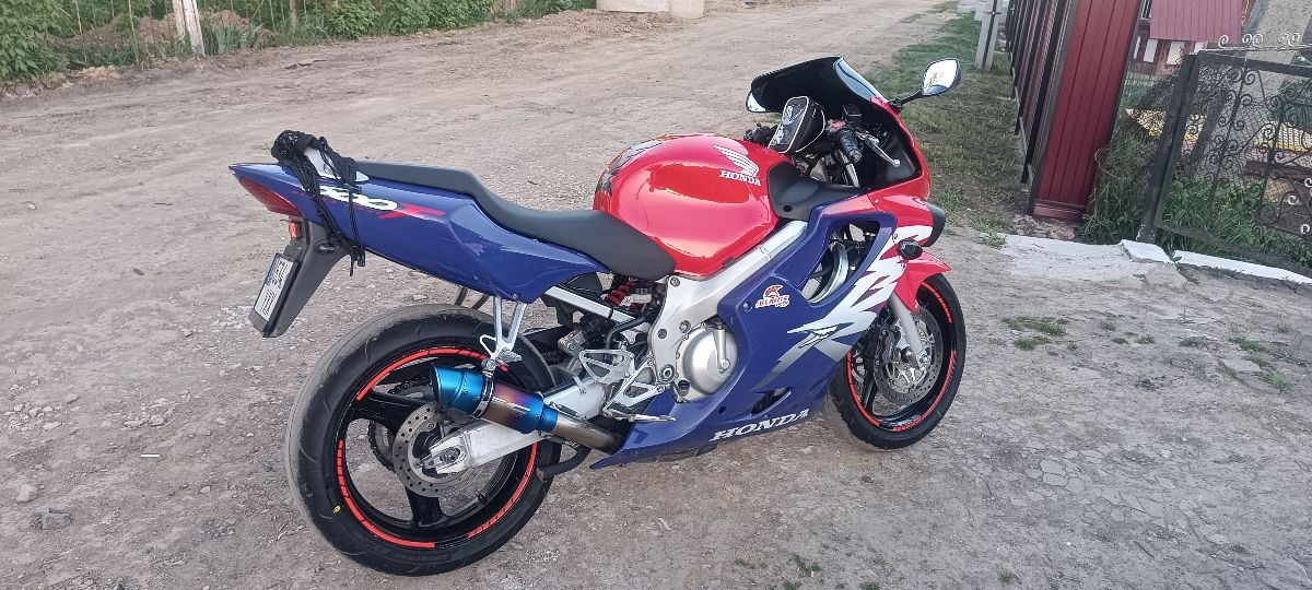 Honda CBR-600 F4 foto 4