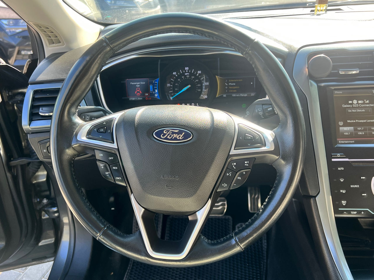 Ford Fusion foto 8