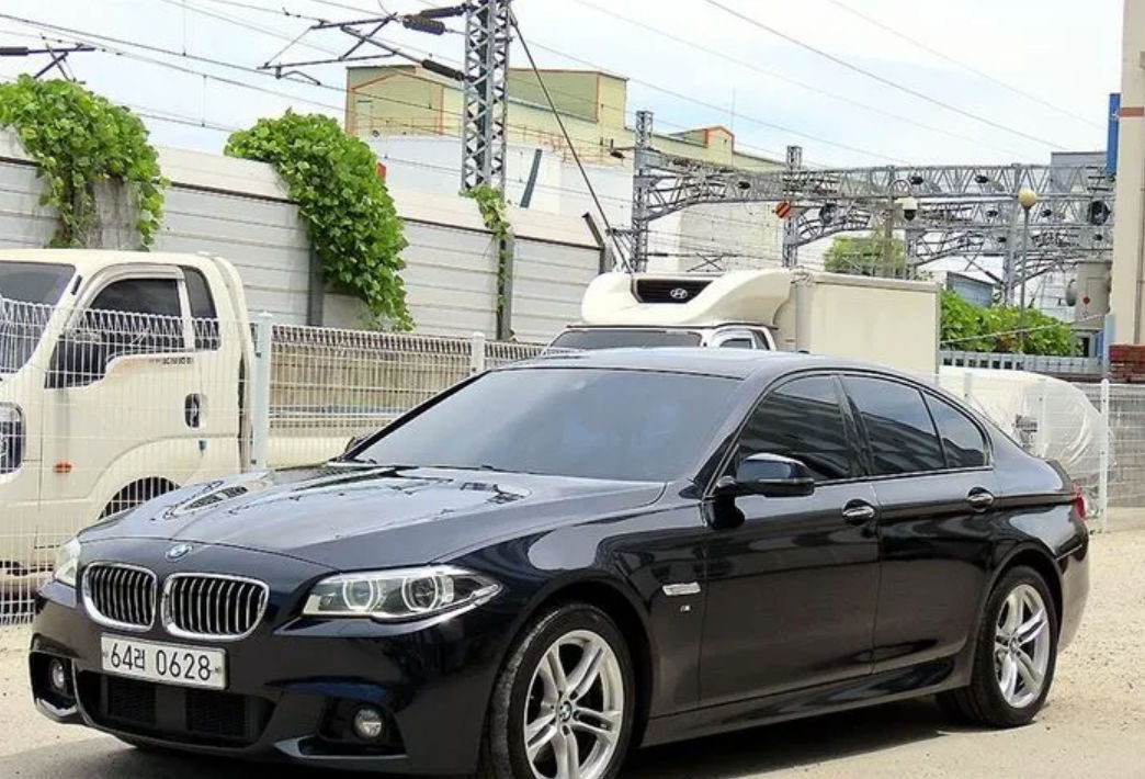 BMW 5 Series foto 0