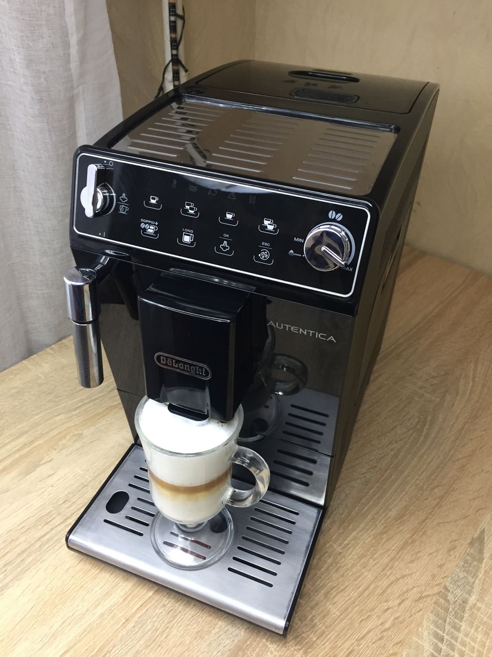 Кофемашина Delonghi Autentica в идеальном состоянии, итальянской сборки