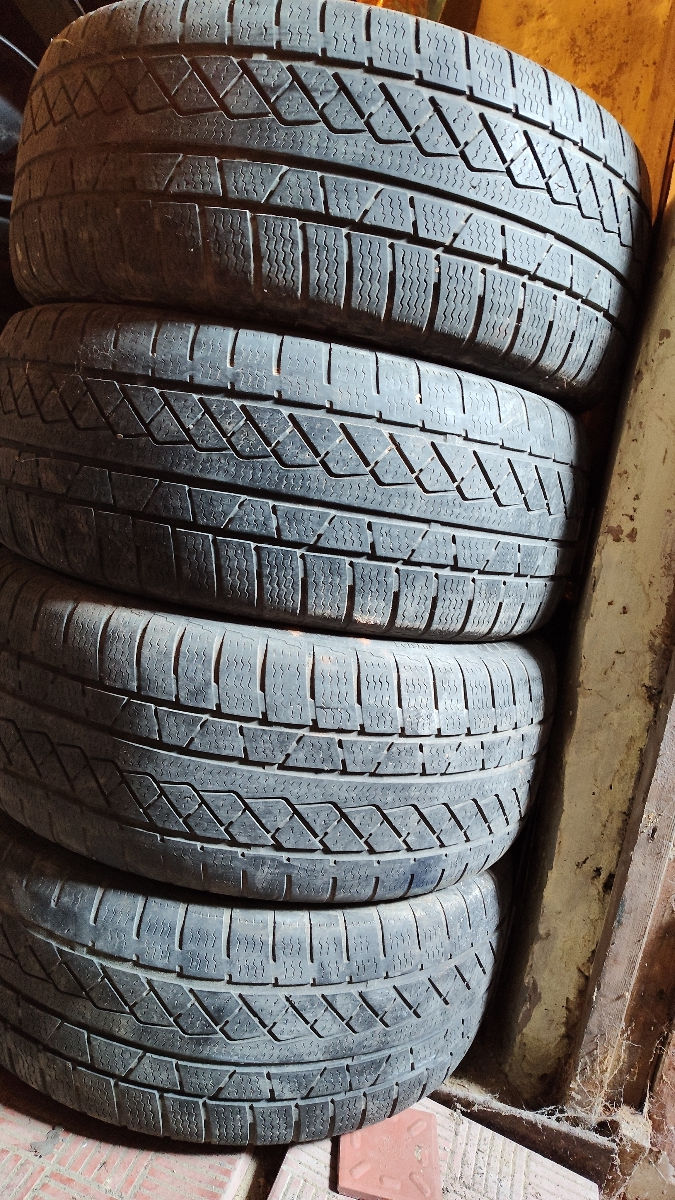 4-Шины 235/55 R17  фото 0
