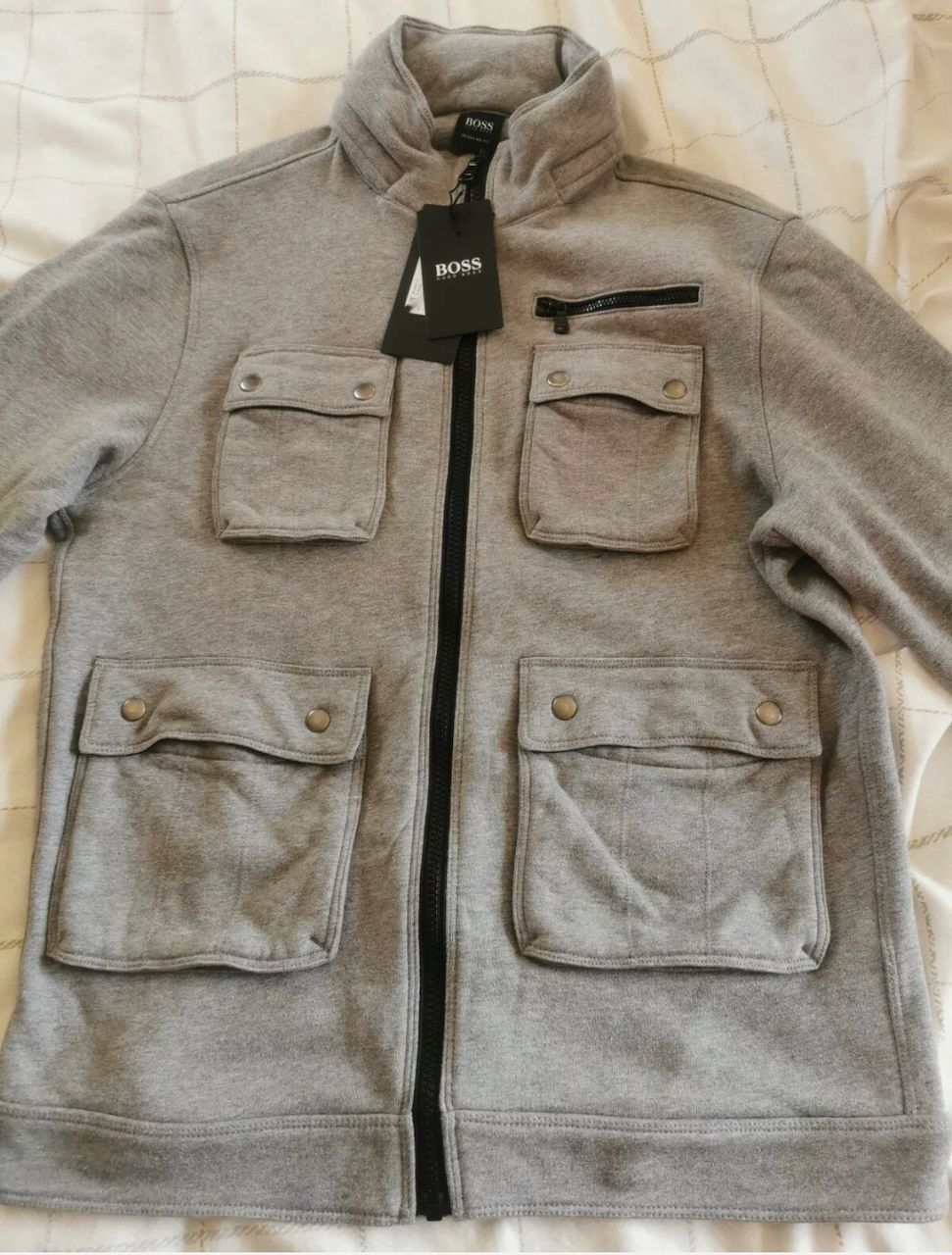 Срочно продам фирменную куртку Hugo Boss original