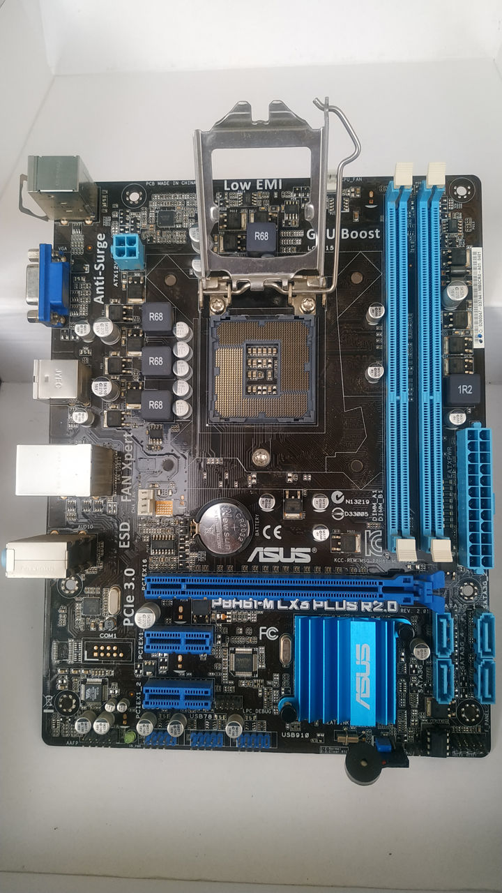 Vînd Asus P8H61-M LX3 PLUS R2.0