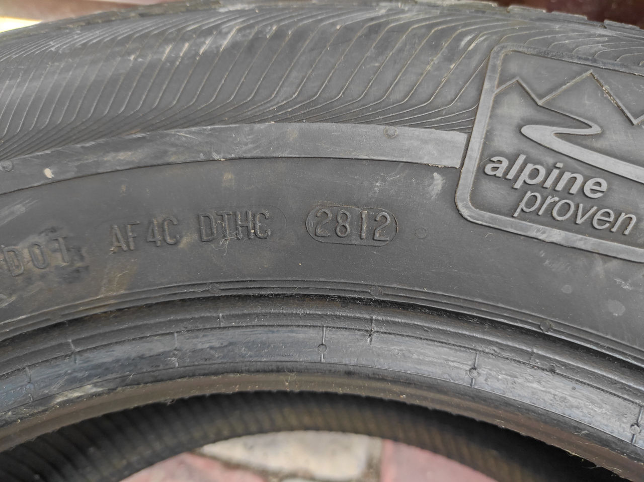 2 зимние шины R16 235/60 Semperito