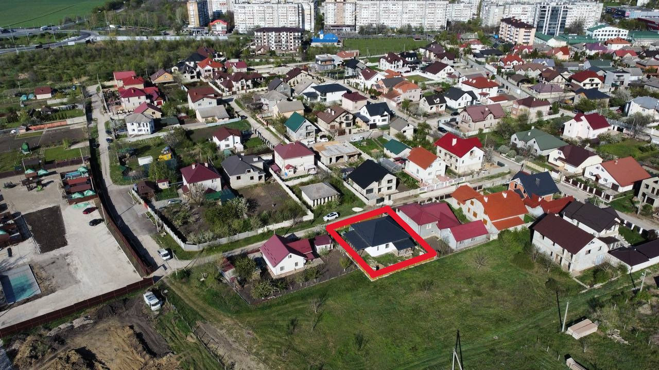 Продаётся дом в г. Бельцы, район «Поле Чудес» фото 7