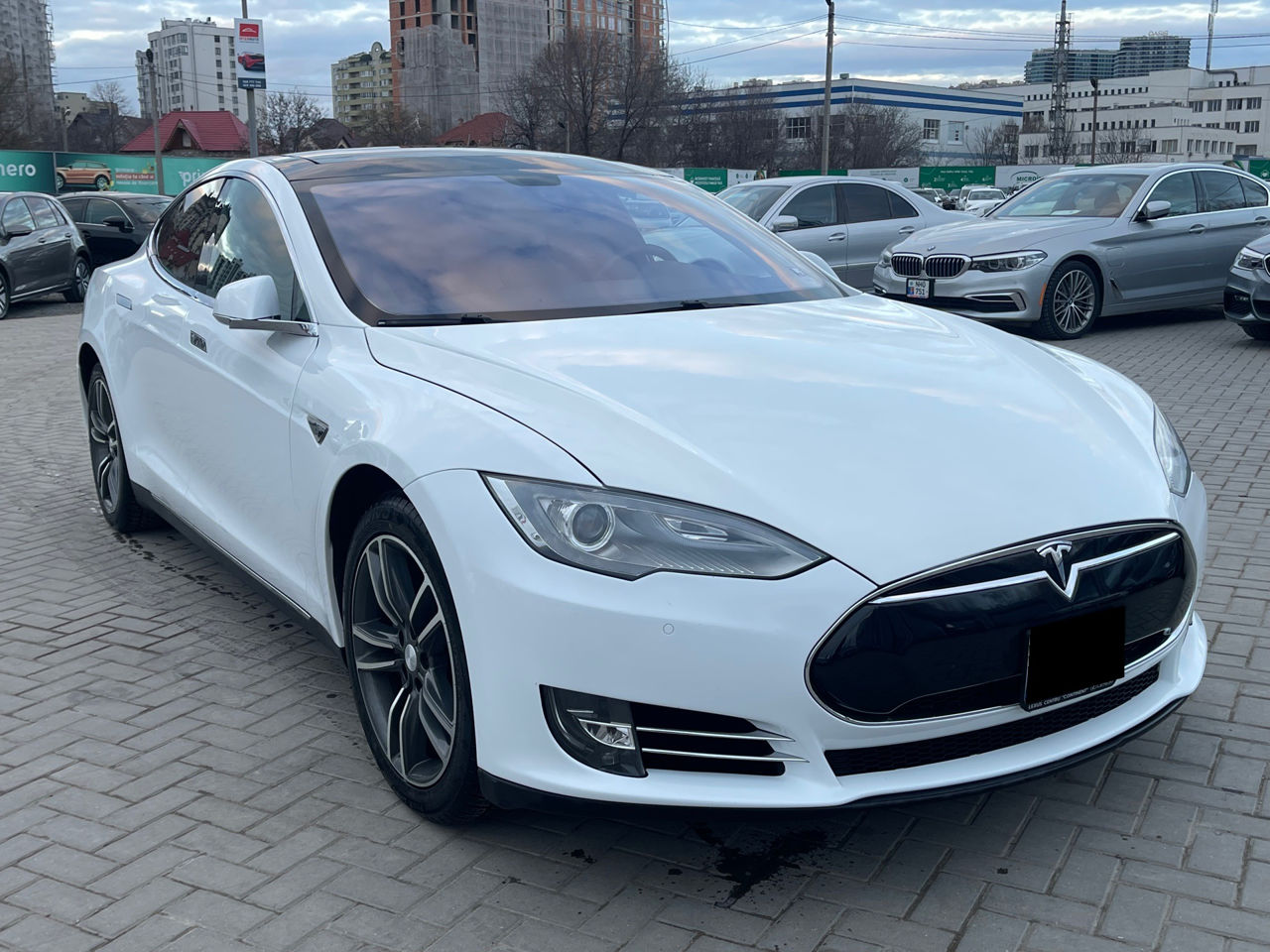 Tesla Model S foto 2