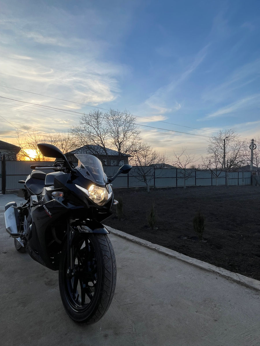 Suzuki GSX250R foto 1