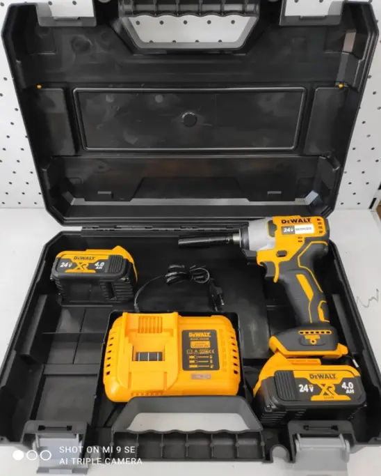 Шуруповерт DeWALT (24V 4A/h) Аккумуляторный гайковерт  24 вольт .