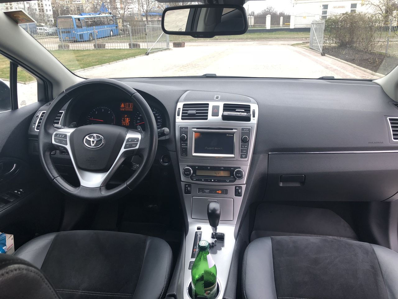 Toyota Avensis фото 5