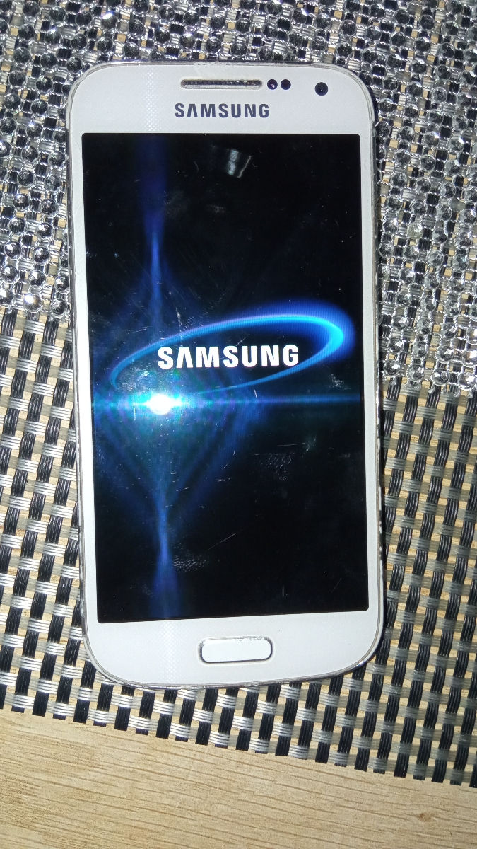 Продам телефон Samsung galaxy s 4 mini