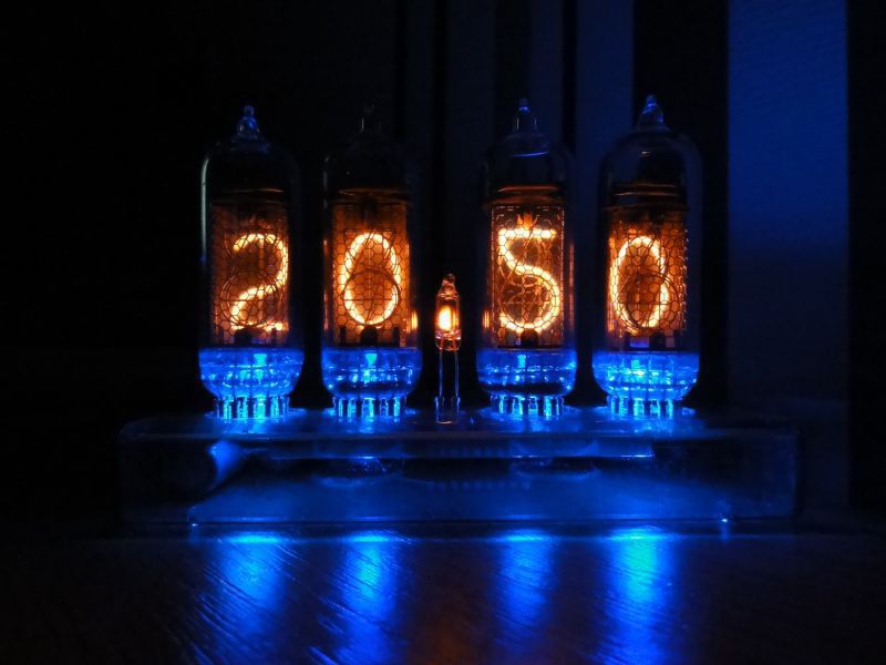 Ретро часы на лампах Nixie Clock.