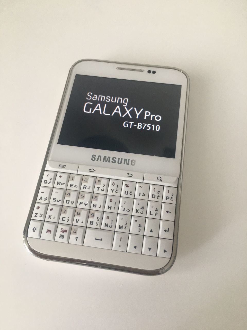 Продаю кнопочный Qwerty-телефон на Android
