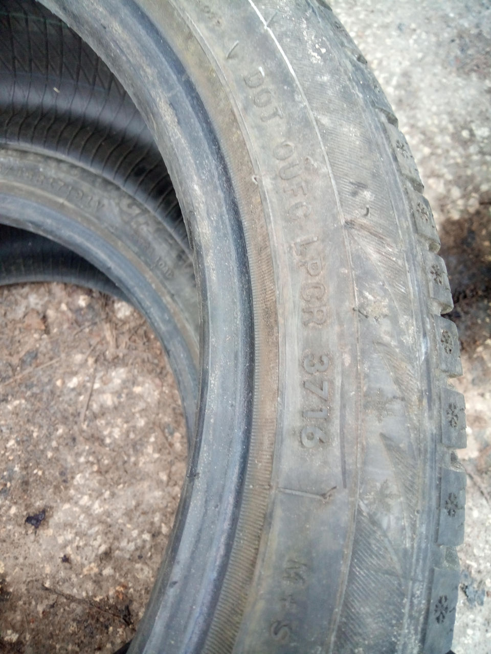 215/45R17 2Bucati 80% foto 3