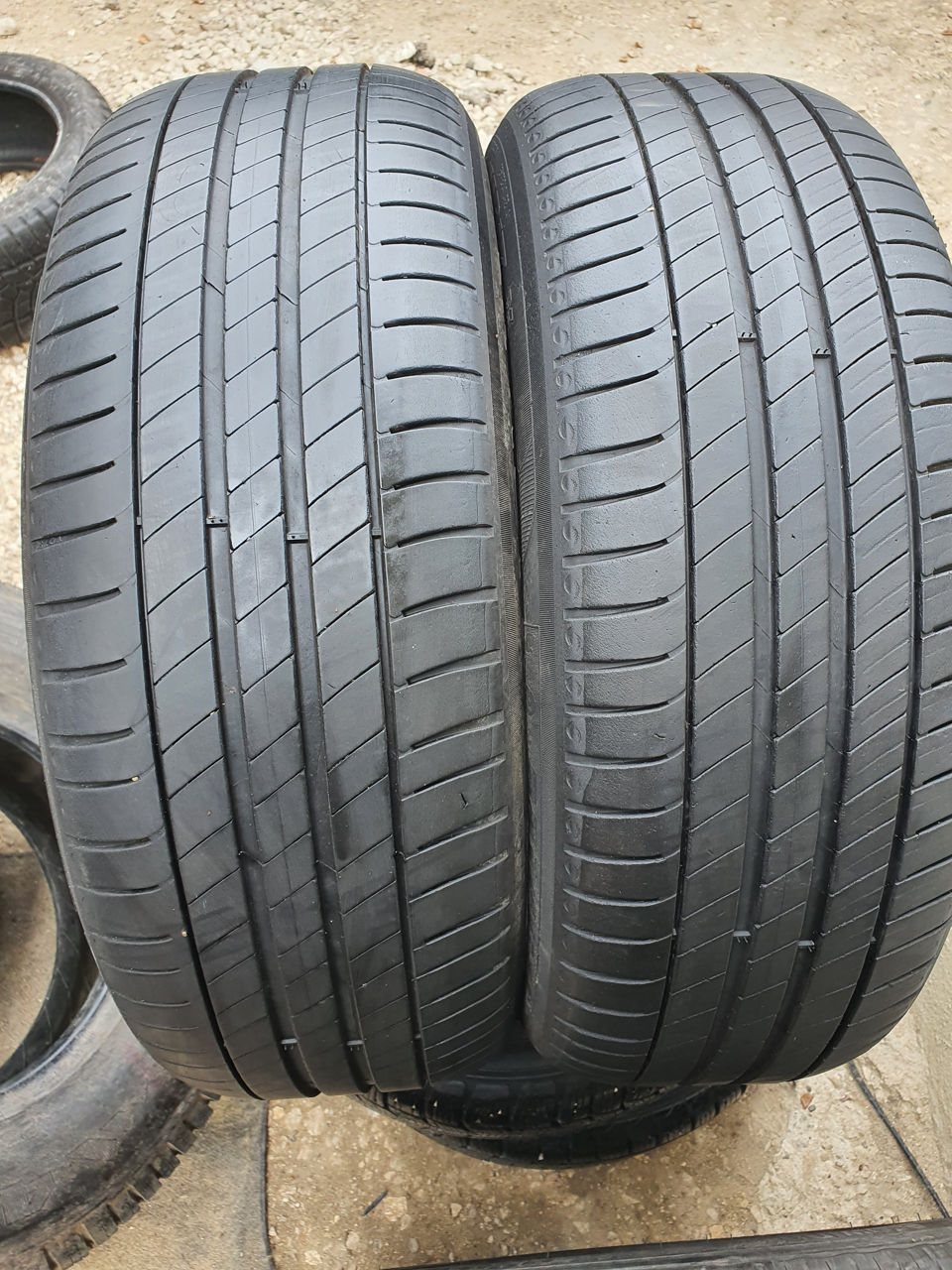 205/55/ R17- Michelin.