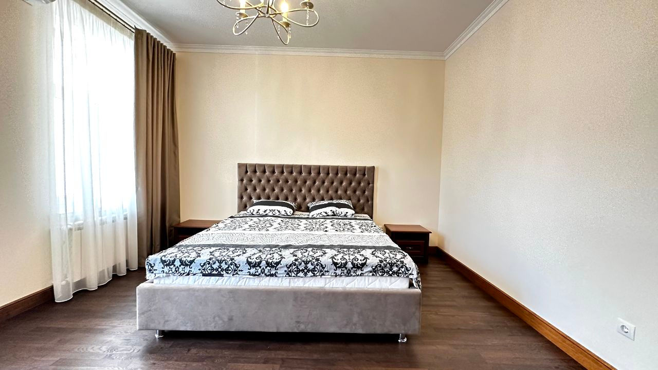 Apartament cu 2 camere, 96 m², Centru, Chișinău foto 0