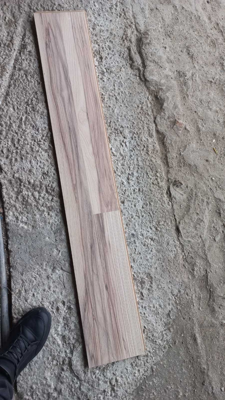 Laminat Livrare 25m2 фото 0