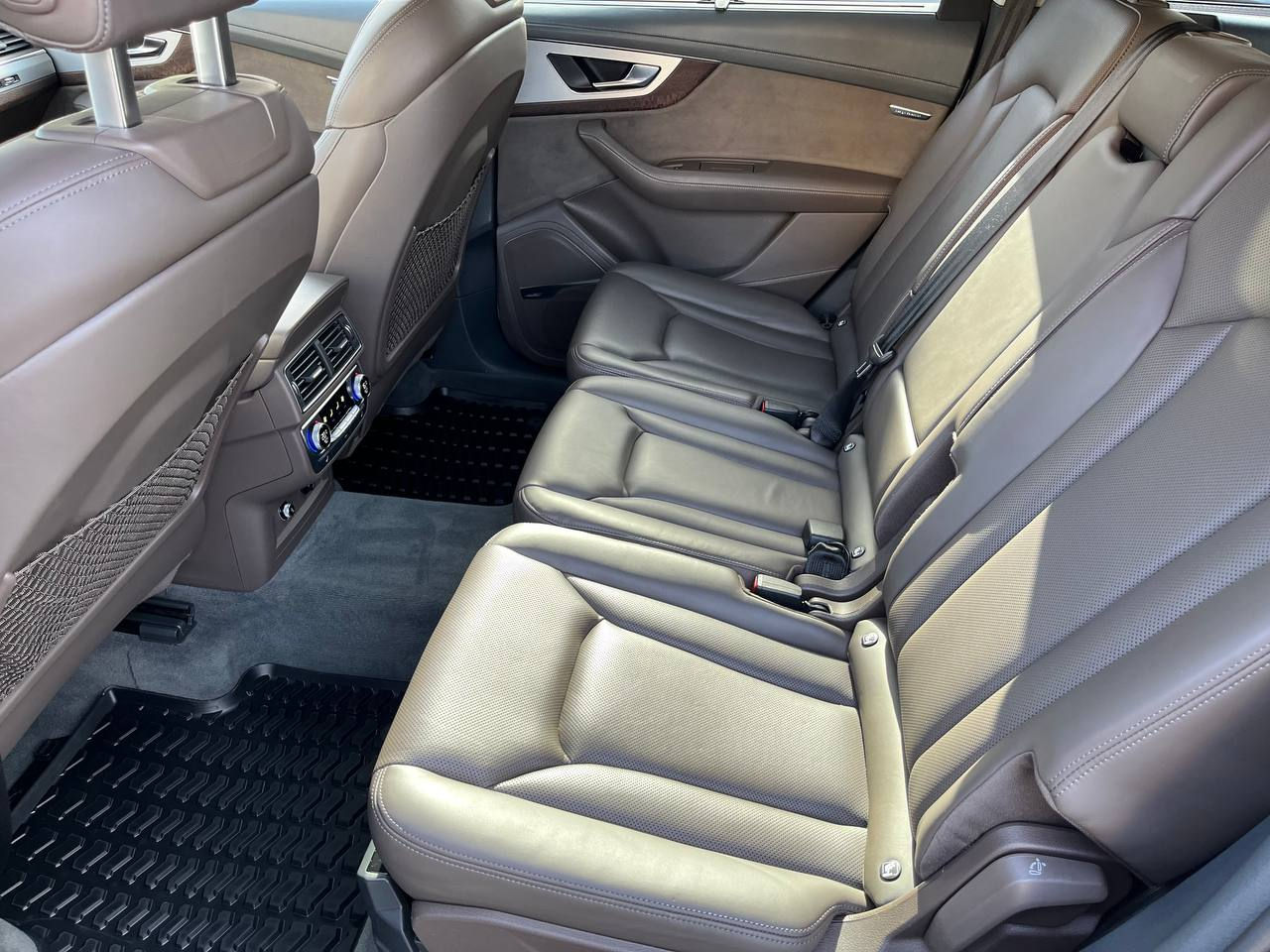 Audi SQ7 foto 16