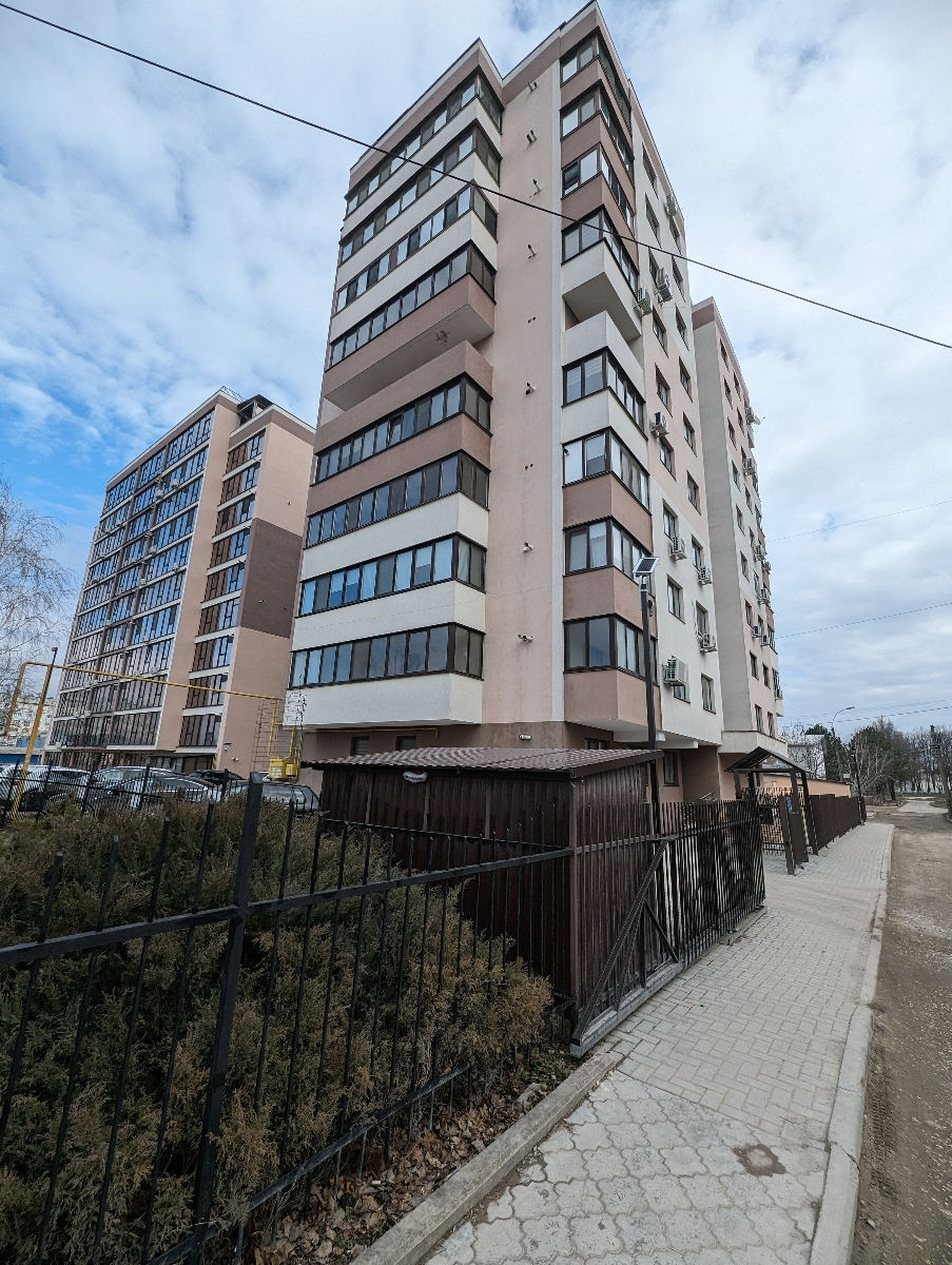 Продаю гараж в новом блоке, 18 м² – Бельцы, район БАМ foto 0