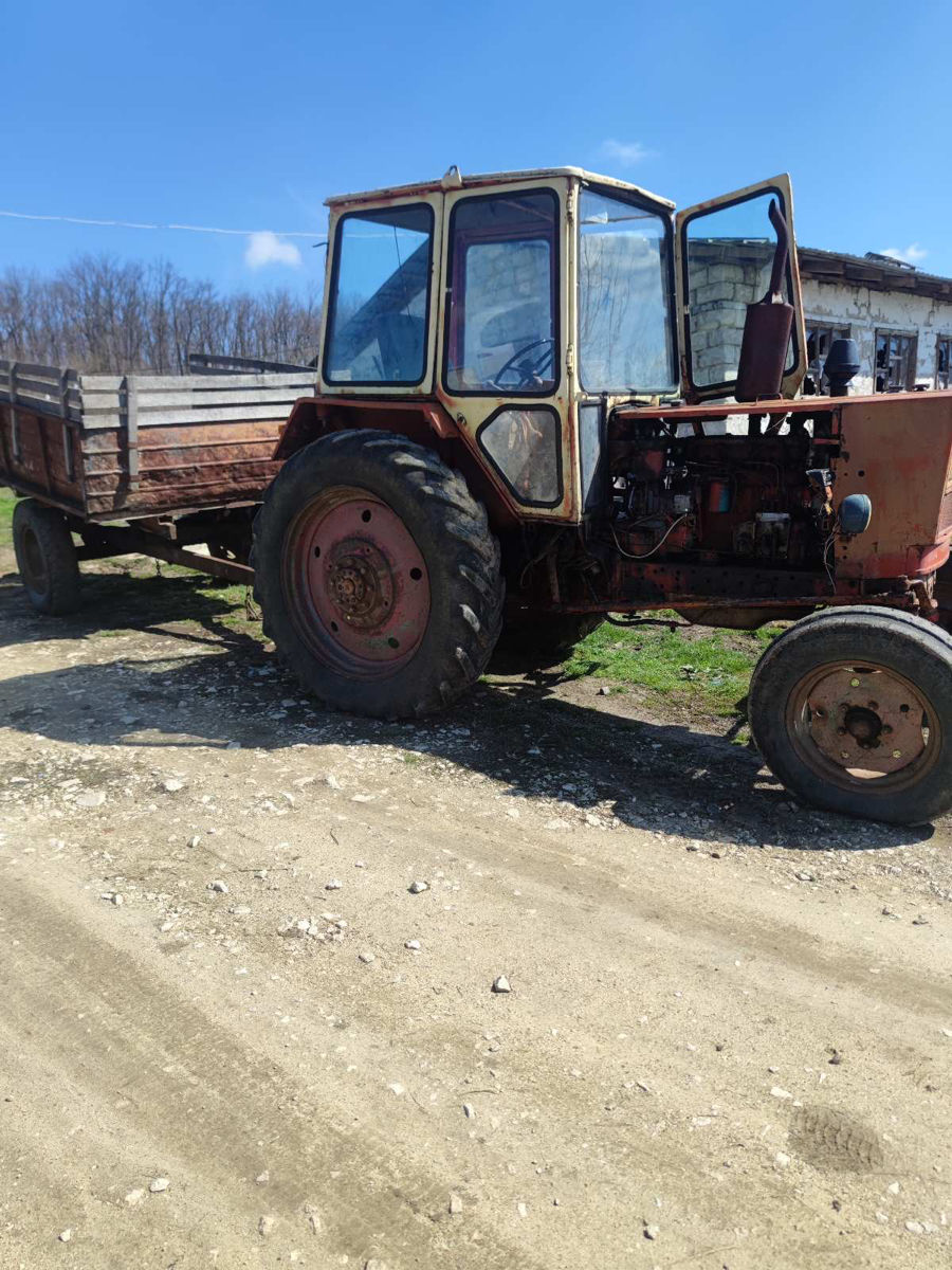 Se Vinde Tractor ЮМЗ Cu Remorcă și Agregate Agricole