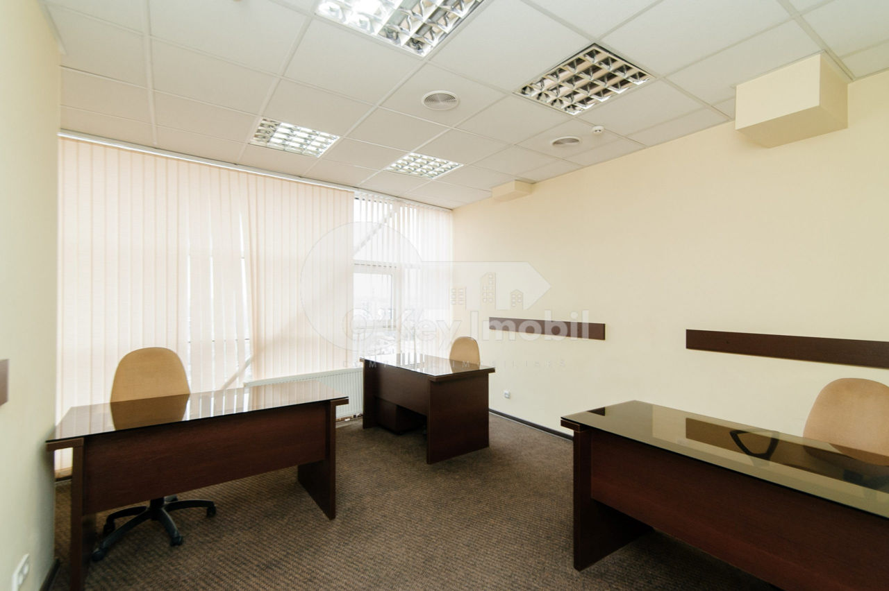 Oficiu cu o suprafață de 300 mp, Centru, 450000 € ! foto 3