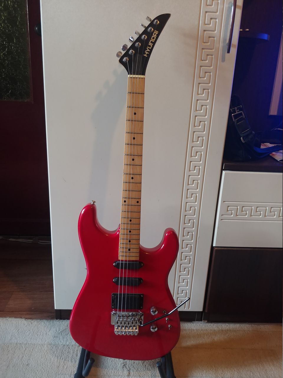 Hyundai guitar