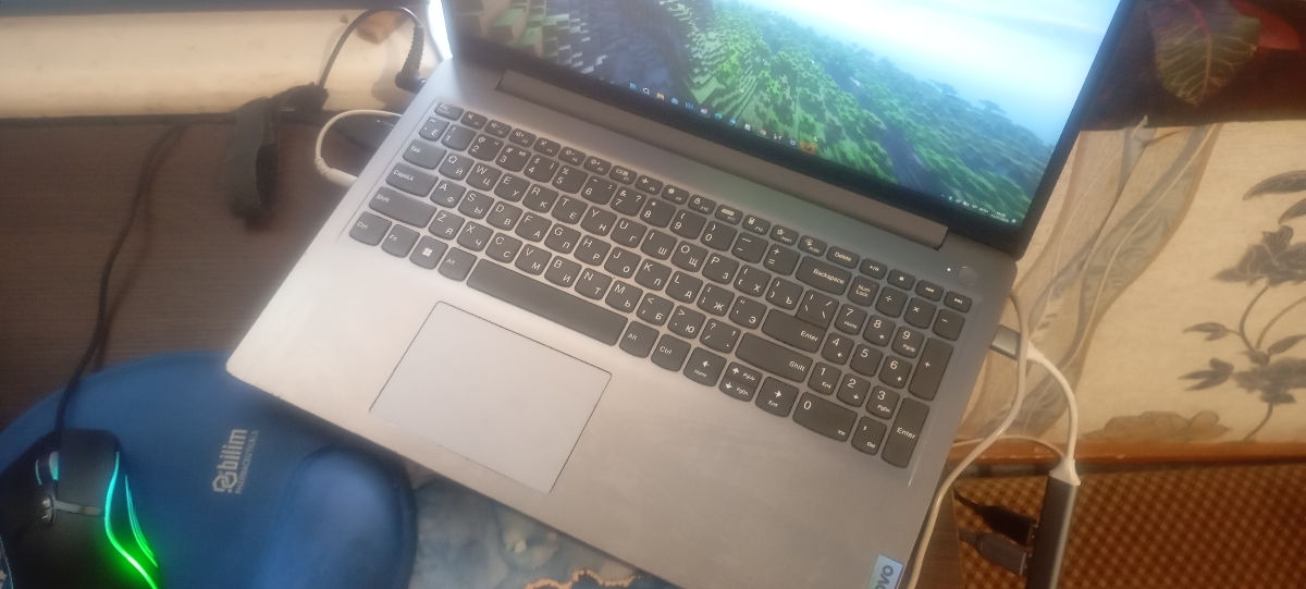 Laptop Lenovo / Intel Pentium Gold / 8GB RAM / SSD 256GB / Full HD фото 2