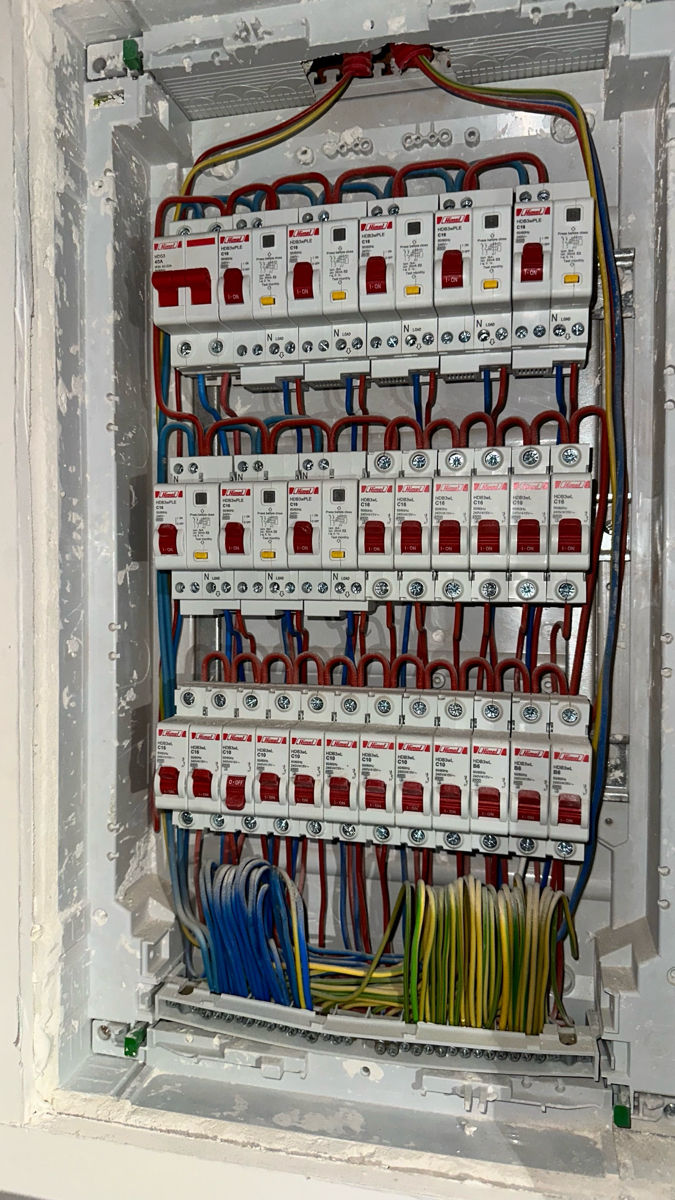 Ofer servicii de electrician 24/24 de urgenta foto 10