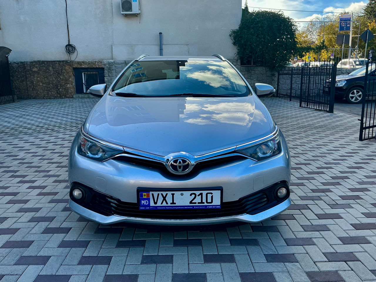 Toyota Auris 2015 г. с пробегом 191000 км, Дизель, 9500 €