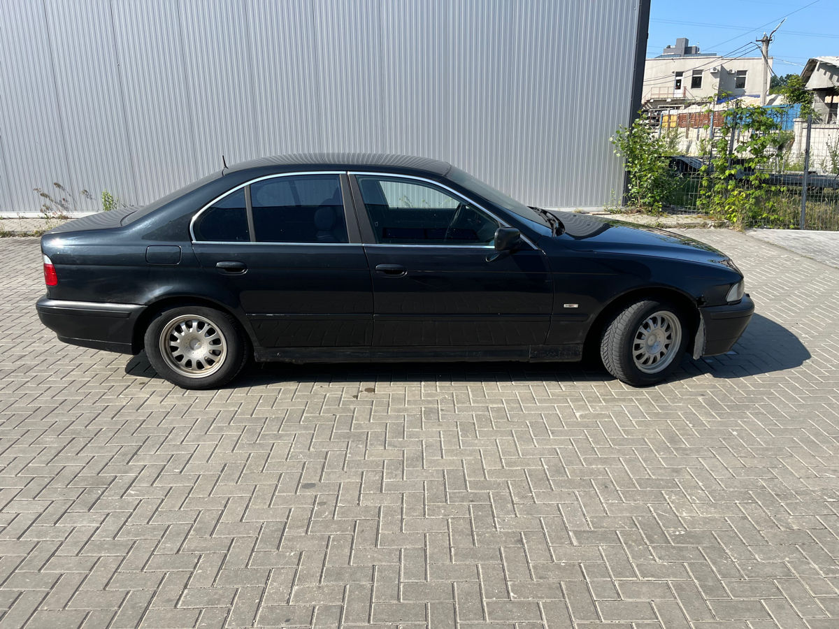 BMW 5 Series фото 3