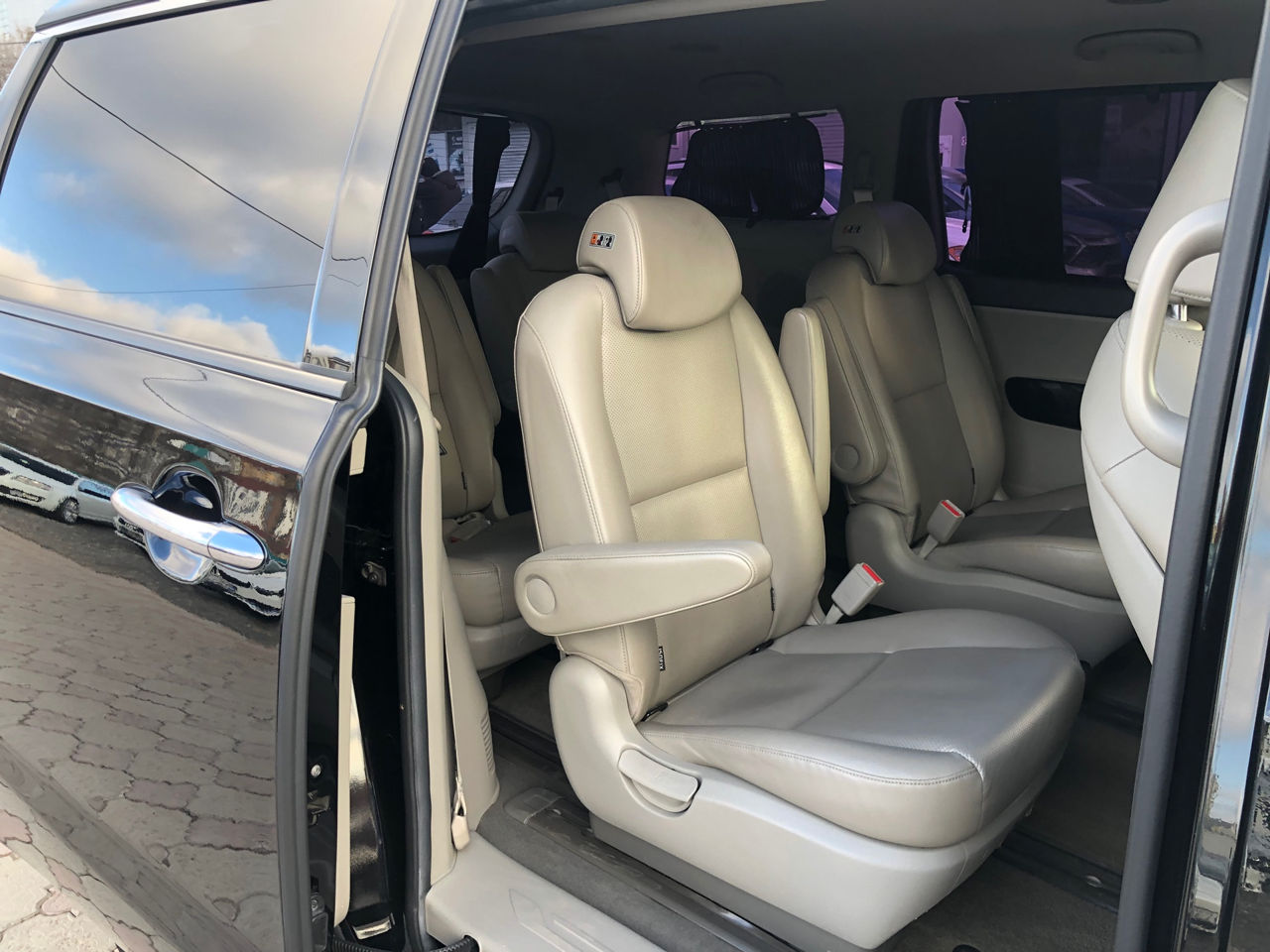 KIA Carnival foto 14