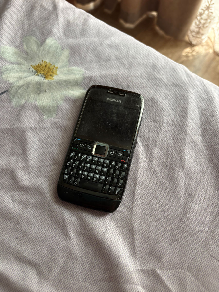 Nokia e71