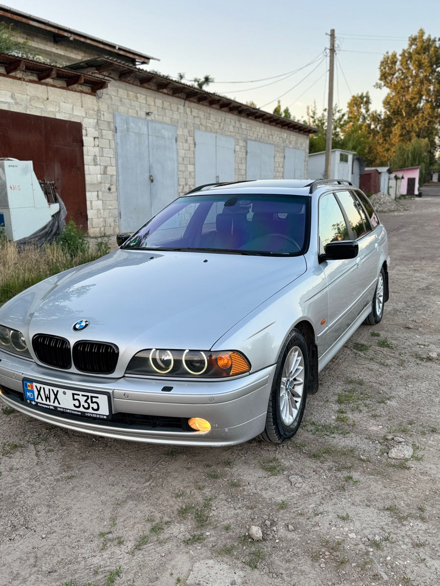 BMW 5 Series foto 1