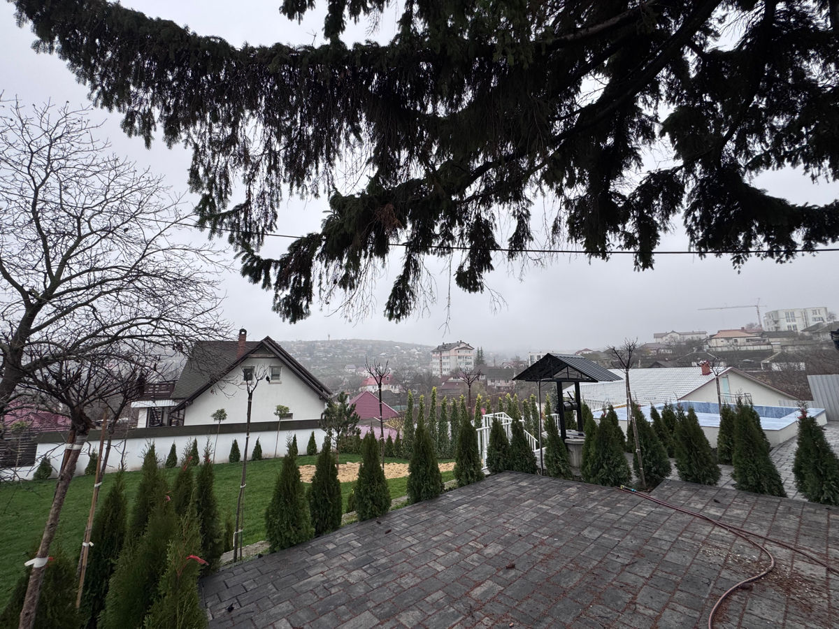 8 ari terenul. Casa gata de trai