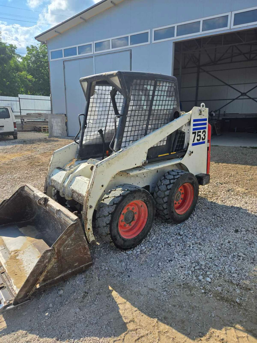 Mini încărcător Bobcat 753 фото 1