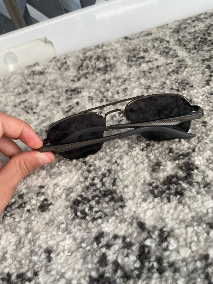 Se vinde ochelari de soare Porsche Design  P’8633 53□21 138  foto 1