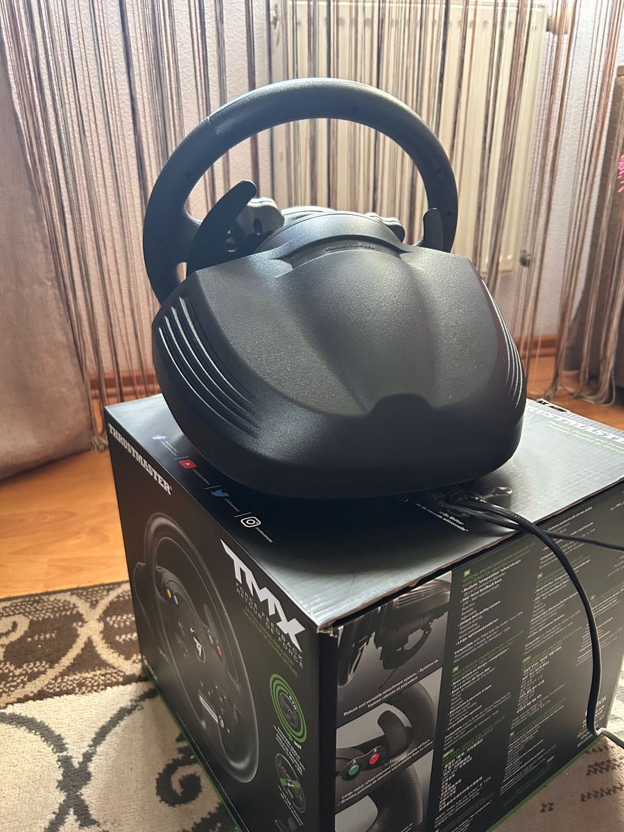 Vând volan Thrustmaster TMX foto 2