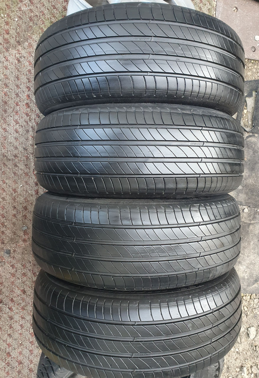 205/55/ R16- Michelin.