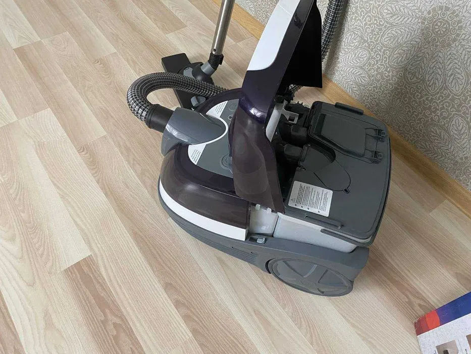 Aspirator puternic Bosch AquaWash & Clean 1700W - Livrare în toată Moldova! foto 3