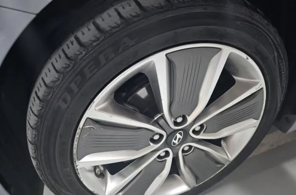 Hyundai IONIQ foto 11