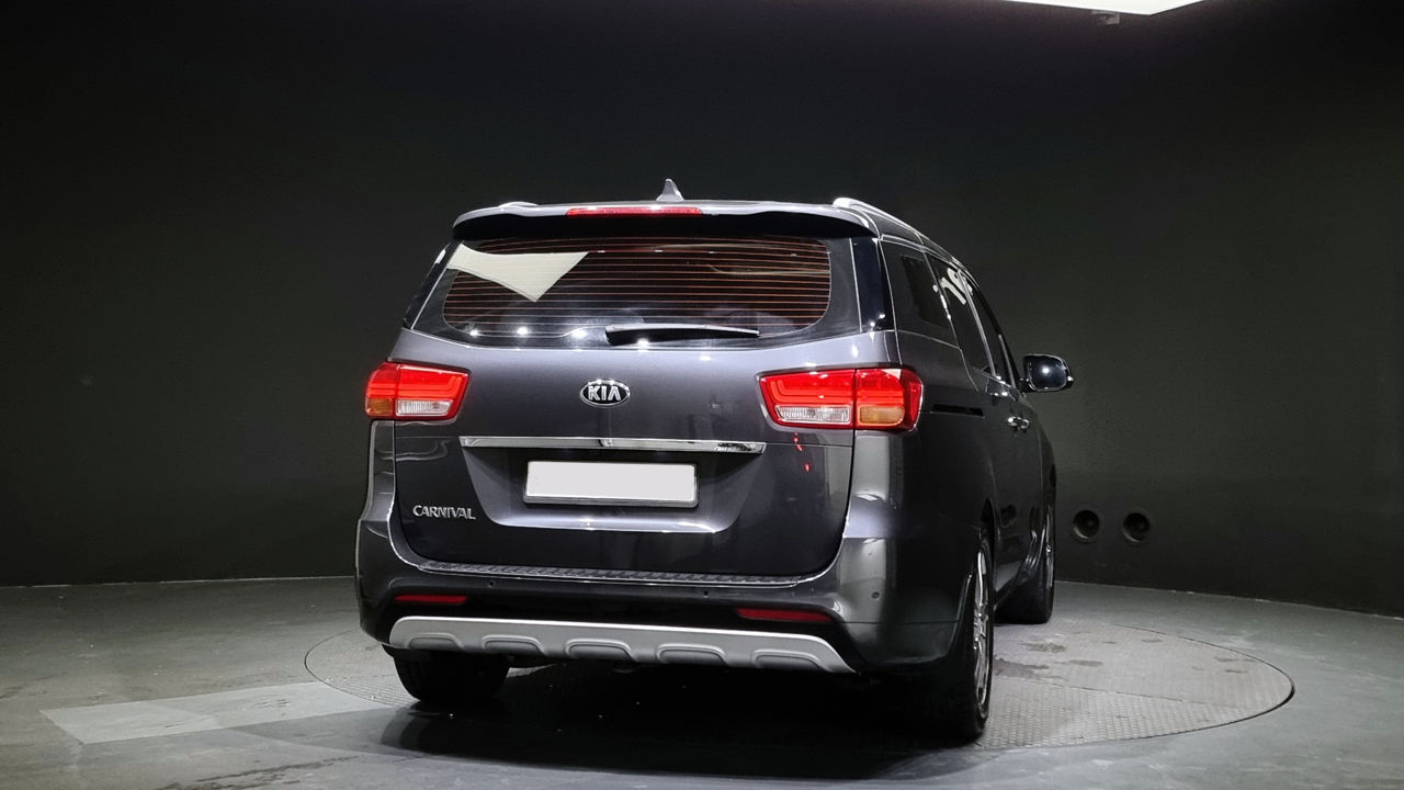 KIA Carnival foto 3