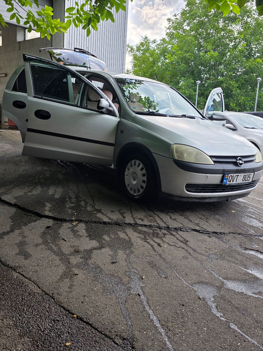 Opel Corsa foto 1