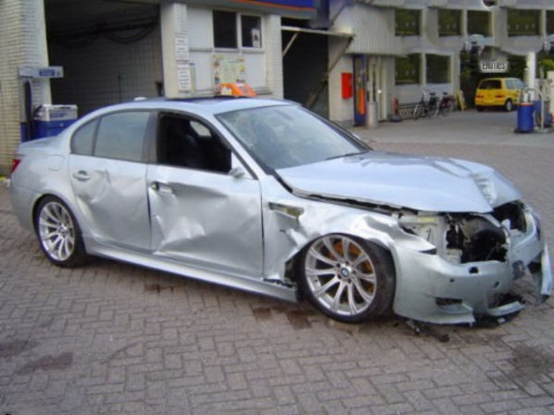 bmw e60 разбитая