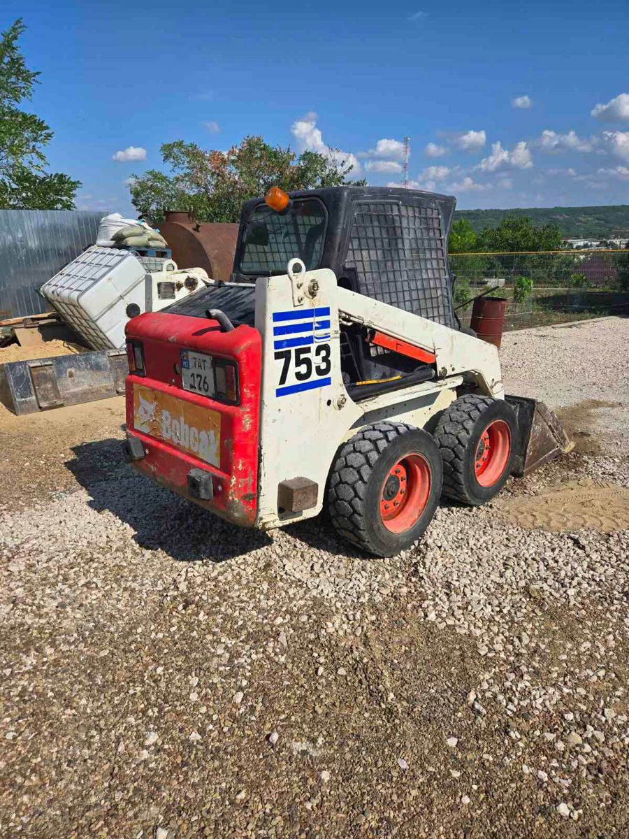 Mini încărcător Bobcat 753 фото 3