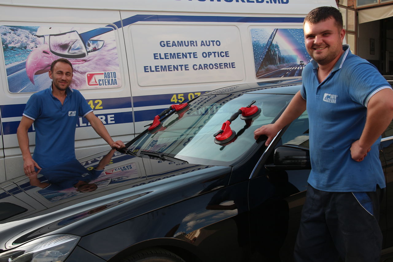 Montare geamuri auto. Piese auto optice și de caroserie. Radiatoare. Ремонт, установка автостекла. foto 1