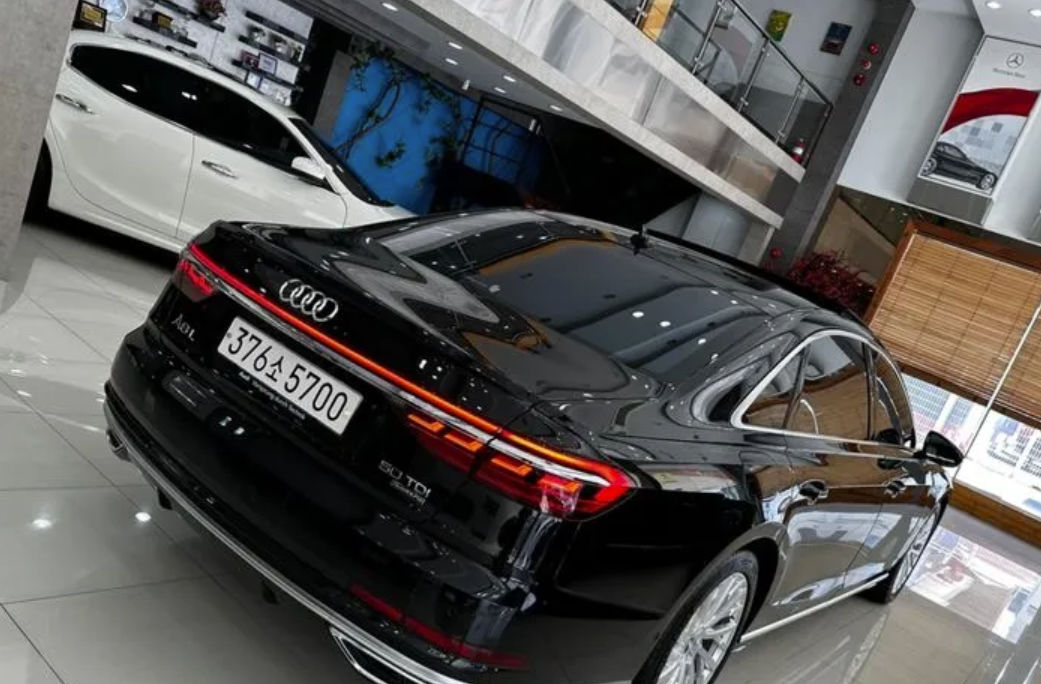 Audi A8 foto 1