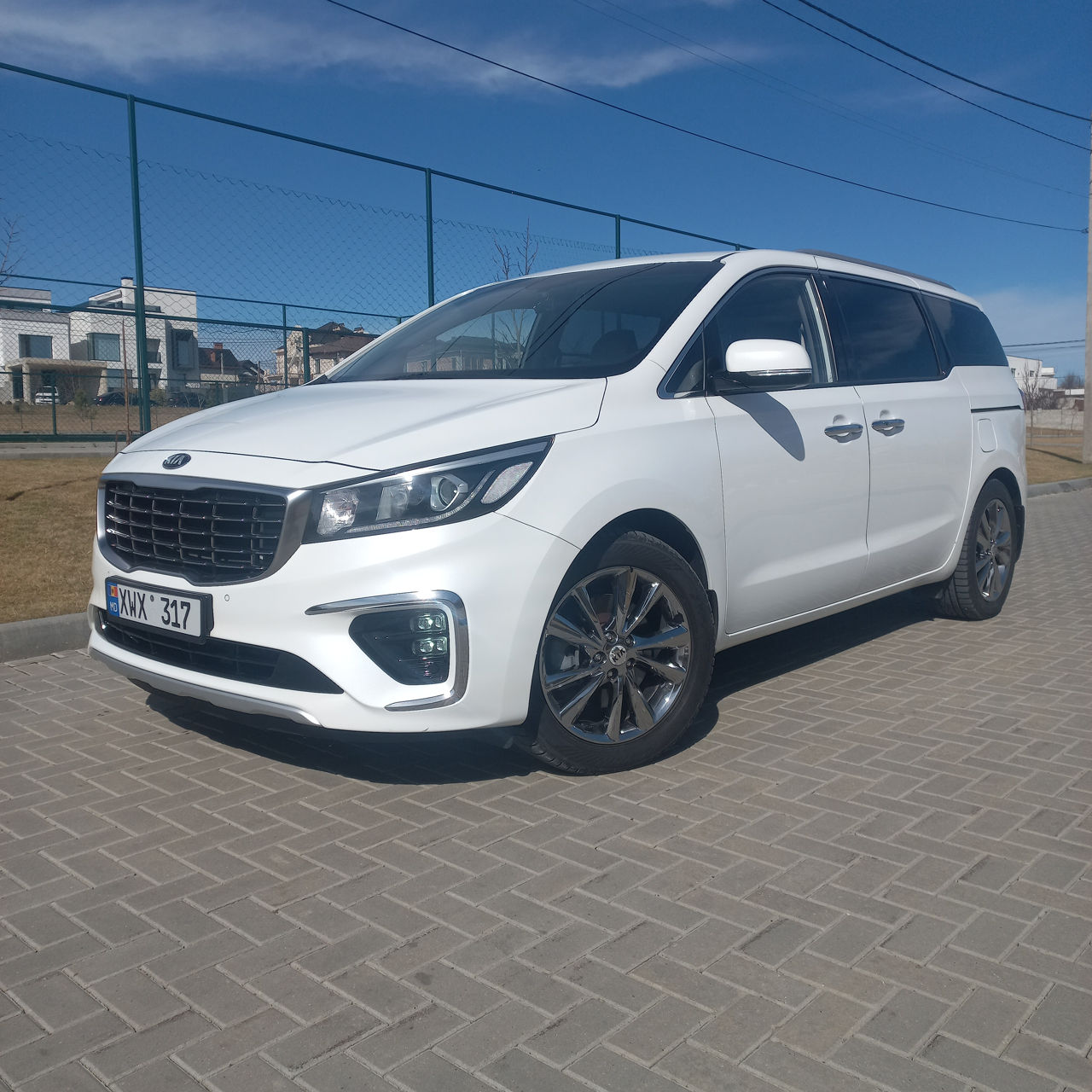 KIA Carnival фото 0