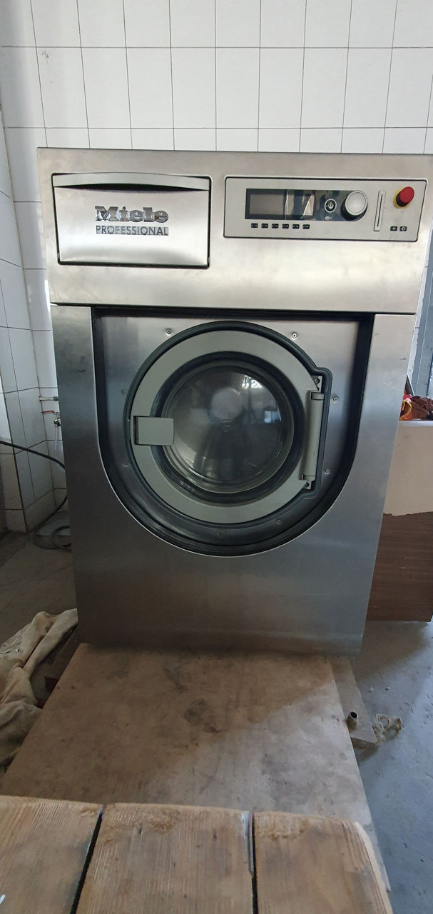 Профессиональная стиральная машина Miele фото 0